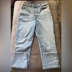 H&M Ultra High Waist Mom Jean. Size 6